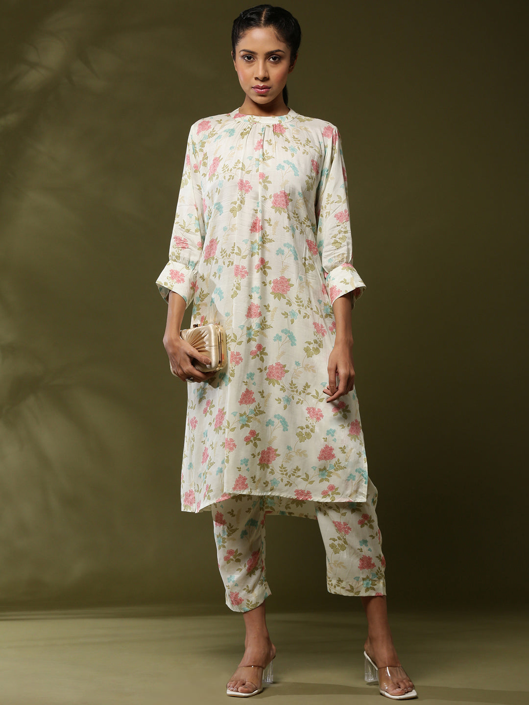 Close neck floral 2pc kurta set-offwhite