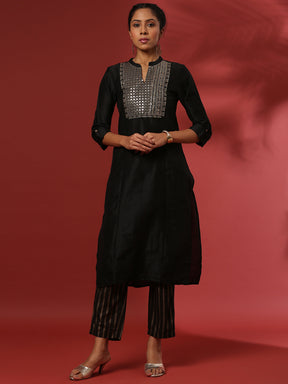 Embroidered 2pc kurta set