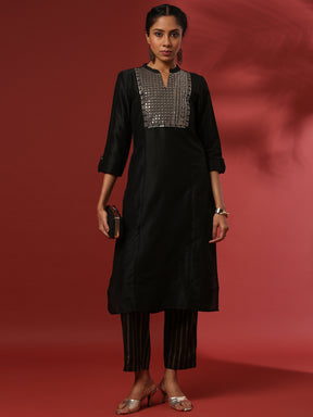 Embroidered 2pc kurta set