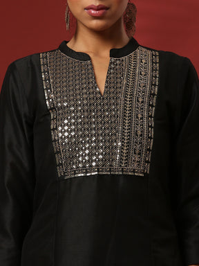 Embroidered 2pc kurta set