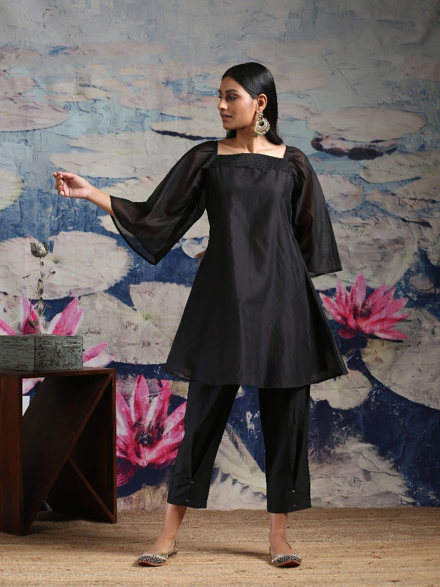 Buy Ishin Women's Cotton Black Embellished A-Line Kurta Trouser Set With  Jacket Online – ISHIN FASHIONS