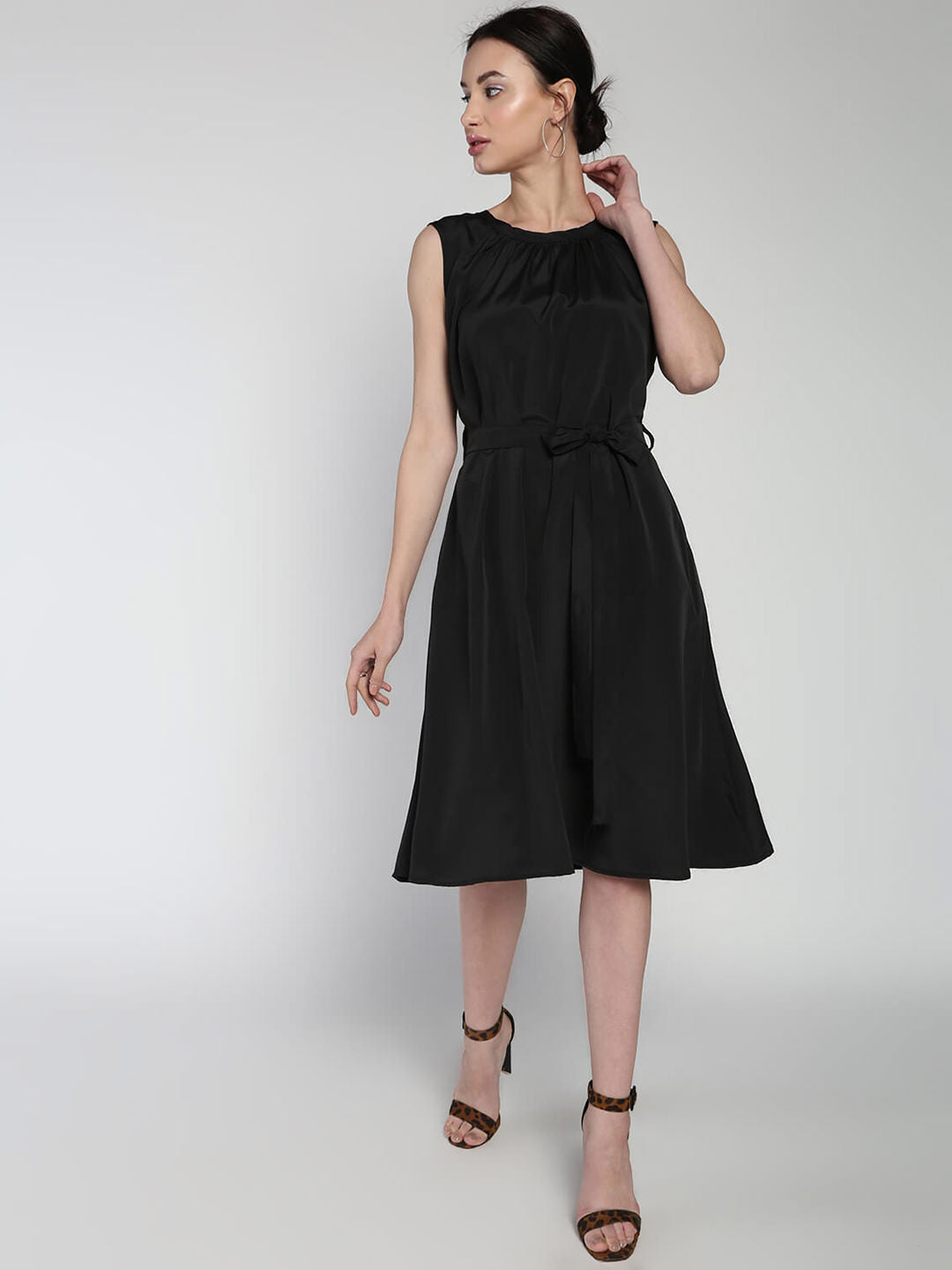 Belted Polycrepe dress with Neck detail